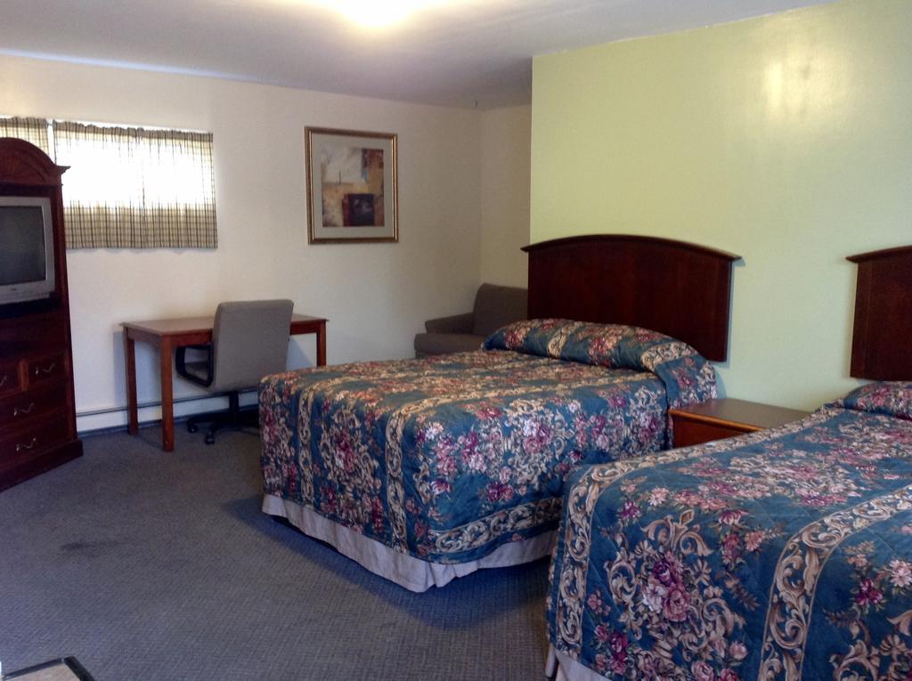 Relax Inn Webster Bagian luar foto