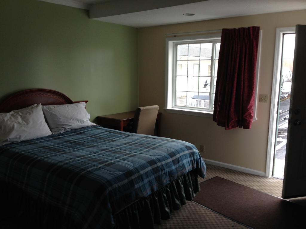 Relax Inn Webster Bagian luar foto