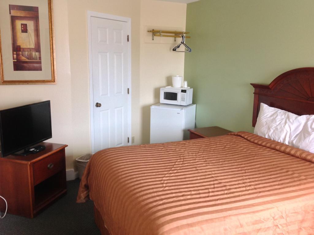 Relax Inn Webster Bagian luar foto