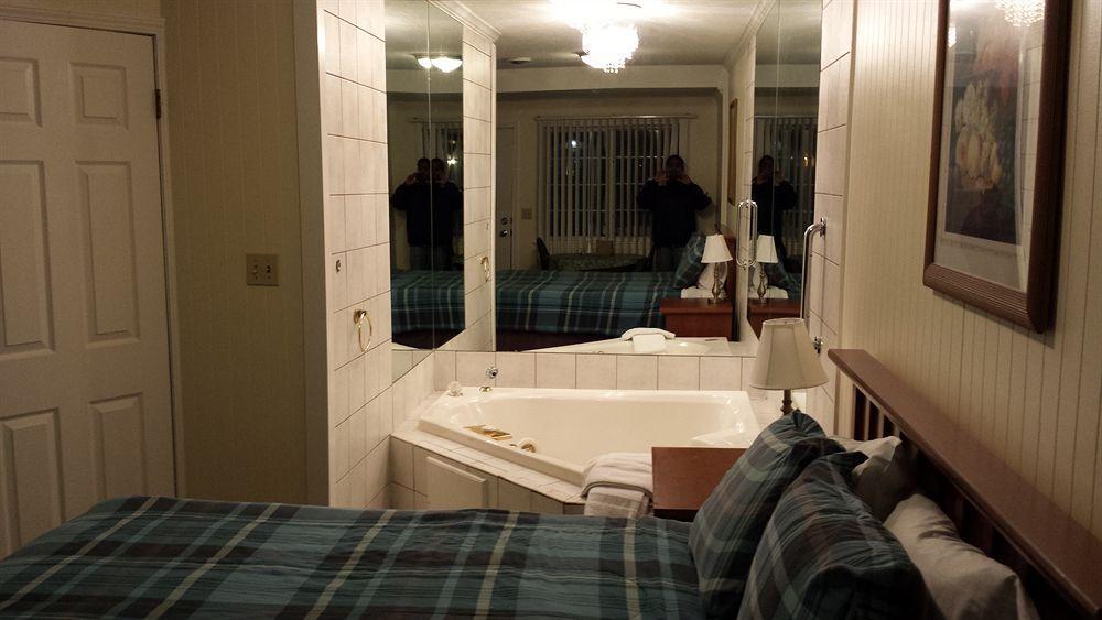 Relax Inn Webster Bagian luar foto