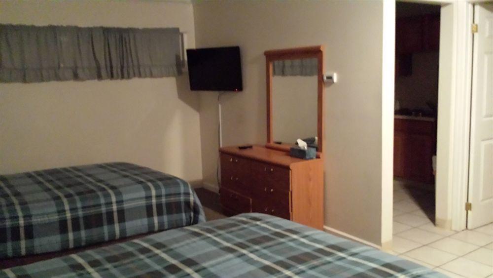 Relax Inn Webster Bagian luar foto