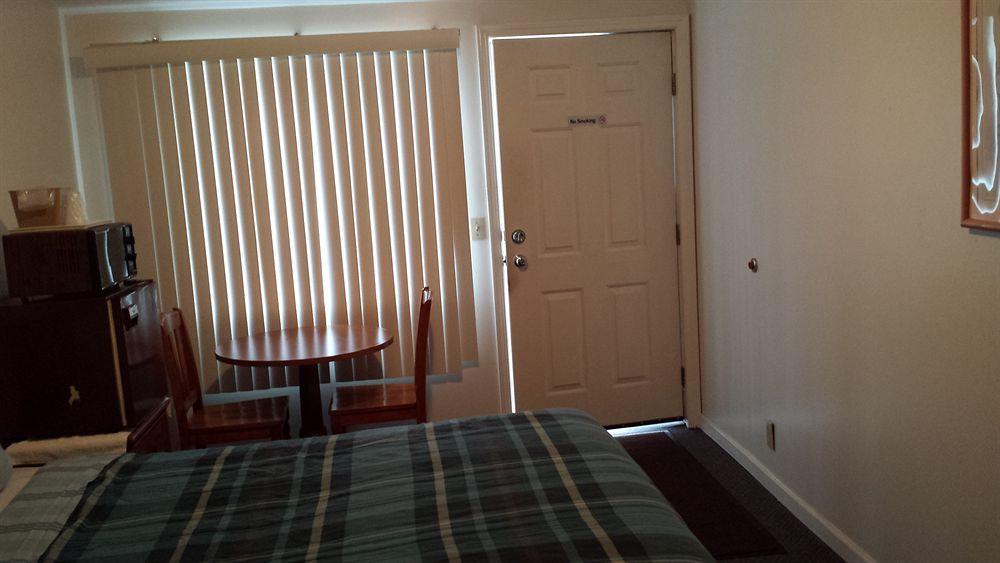 Relax Inn Webster Bagian luar foto