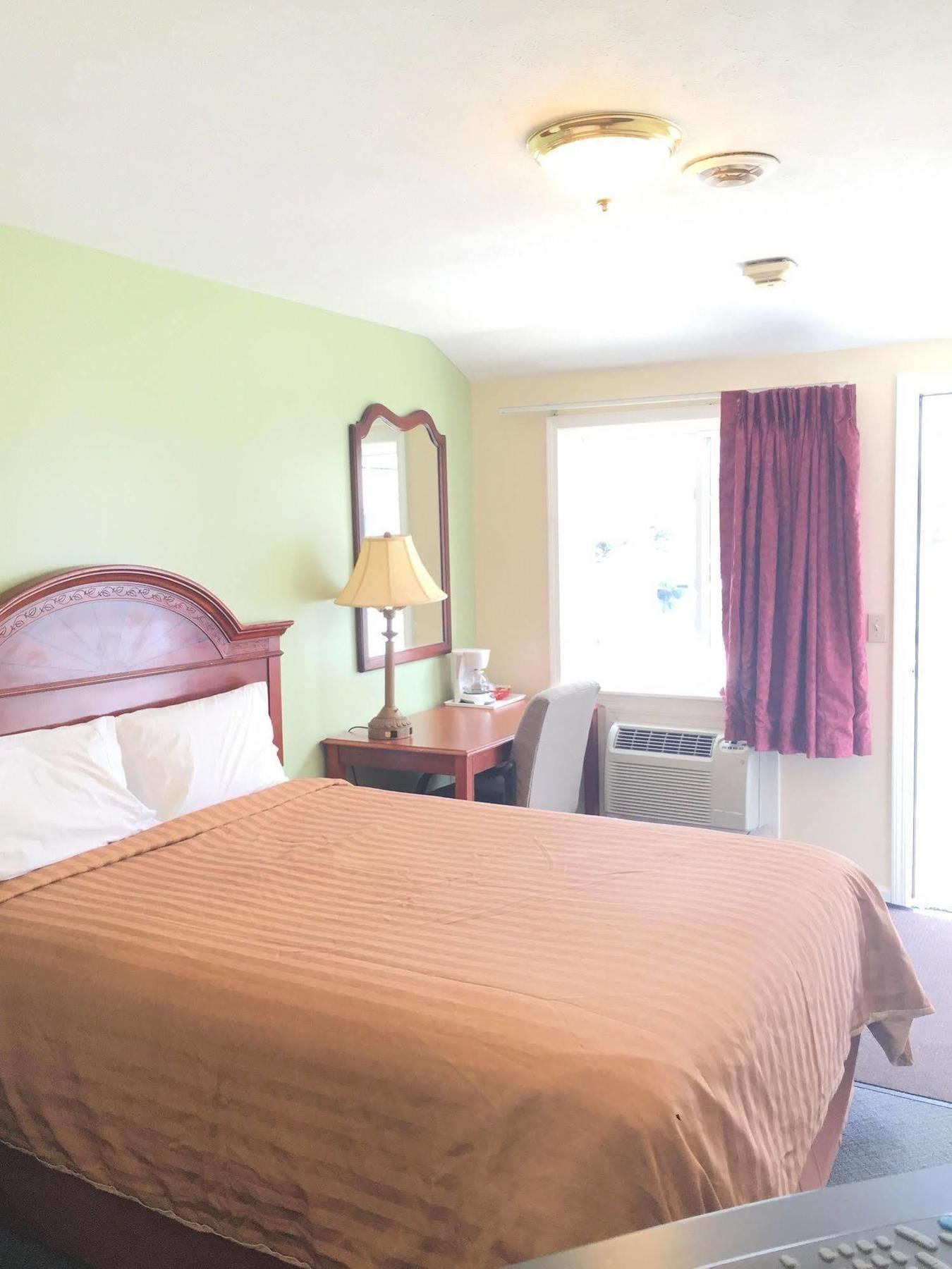 Relax Inn Webster Bagian luar foto