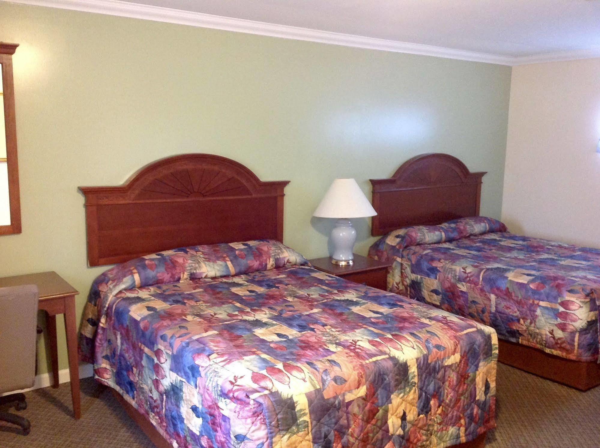 Relax Inn Webster Bagian luar foto