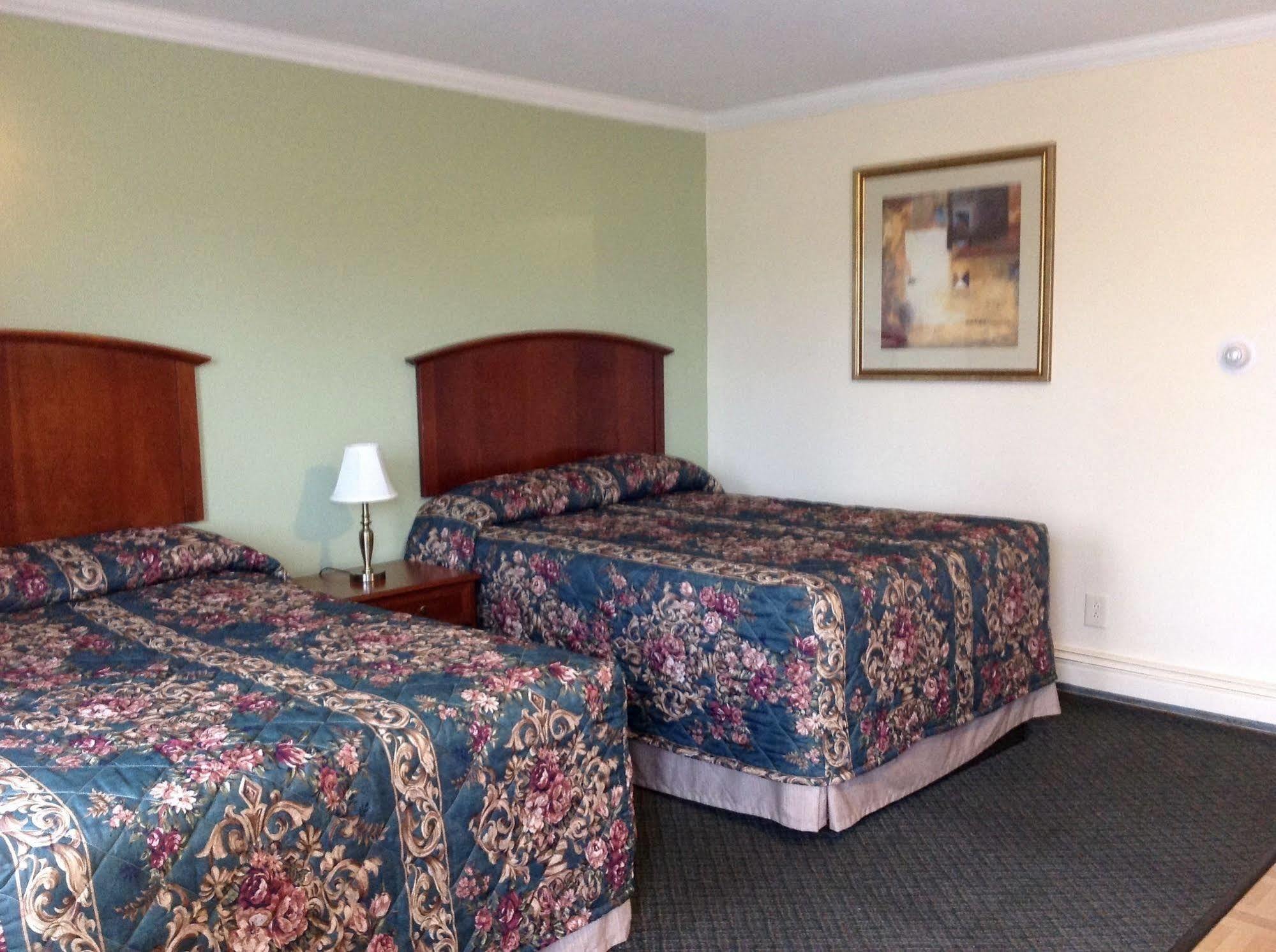 Relax Inn Webster Bagian luar foto